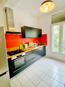 Beautiful Bright Sunny Apartment F4 with Large Terrace - Image 3