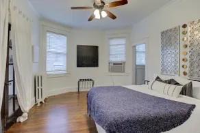 1900's Historic Getaway - Prime Midtown Location! - Image 2