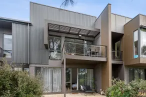 Torquay Luxe Retreat - Image 2