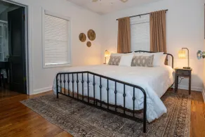 Cheerful 2-bedroom home in the heart of Dubuque - Image 4