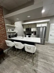 Posh Apartment with Cool Vibe! - Image 4