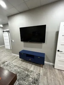 Posh Apartment with Cool Vibe! - Image 3