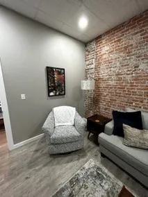 Posh Apartment with Cool Vibe! - Image 2