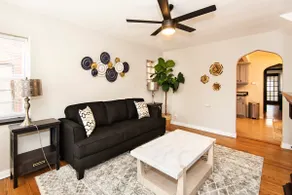 Cozy 1 bedroom apartment with street parking - Image 4