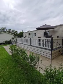 Two bedroom holiday home with decking and patio - Image 2