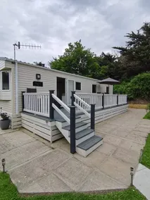 Two bedroom holiday home with decking and patio - Image 3