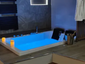 LA BULLE ROMANTIQUE, Suite avec jacuzzi privatif - Image 3