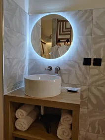 LA BULLE ROMANTIQUE, Suite avec jacuzzi privatif - Image 5