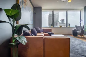 Luxury High-Rise 1000 sqft with views and sky pool - Image 4