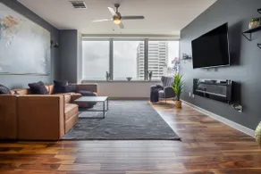 Luxury High-Rise 1000 sqft with views and sky pool - Image 3