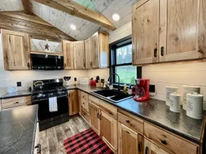 Cheerful two bedroom Farmhouse with free parking - Image 5