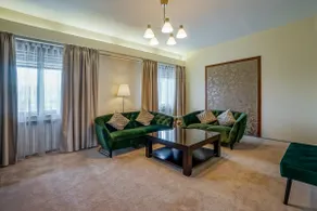 Quiet Old Town Sanctuary · Spacious 3BR for 6 - Image 3