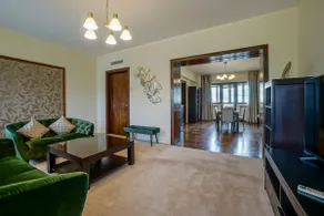 Quiet Old Town Sanctuary · Spacious 3BR for 6 - Image 5