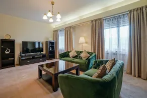 Quiet Old Town Sanctuary · Spacious 3BR for 6 - Image 2