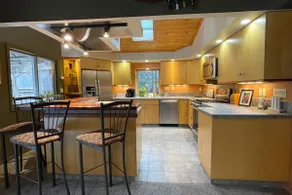 Unique Artisan home, near water, beach ,biking & hiking trails,3 bedroom,Hot tub - Image 4