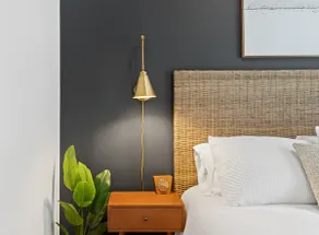 Modern Living Near Downtown with Private Courtyard - Image 4