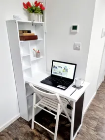 Cute, cosy apartment near city centre free parking - Image 5