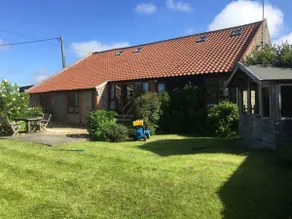 Lovely 4 bed Norfolk Barn with Garden near Beach - Image 3