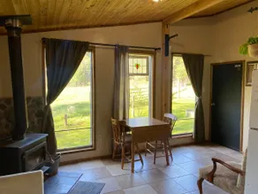 Cozy cabin with fenced-in yard (pet friendly) - Image 3