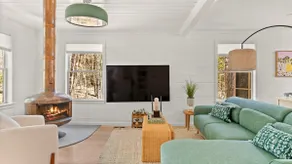 Stylish Shales Brook Cottage-Cozy up to happiness - Image 3