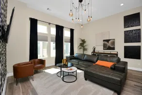 Illusion House - Quick Drive to Airport & Malls - Image 4