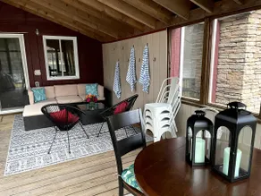 Heron's Hideaway: Stylish Lakefront 5 BR Home - Image 5