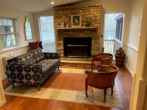 Heron's Hideaway: Stylish Lakefront 5 BR Home - Image 3