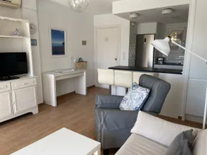 Beautiful renovated apartment with pool - Image 2