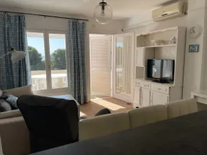 Beautiful renovated apartment with pool - Image 4