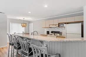 “Amaroo”- Sunset Beach Getaway With Pool & Views! - Image 5