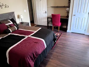 Quiet, Clean & Secure 5bd/5ba Skinny House - Image 5