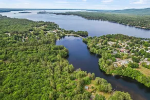 Quiet lake front home with private shoreline - Image 4