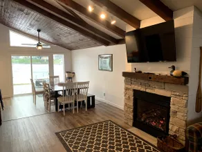 Large Family Waterfront Cottage on Lake Webster - Image 4