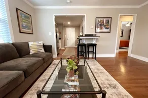 Perfect 2 bed, remodeled home in quaint Pendleton - Image 5