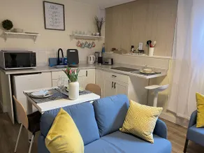Cozy and comfy 2-bedroom suite - Image 5