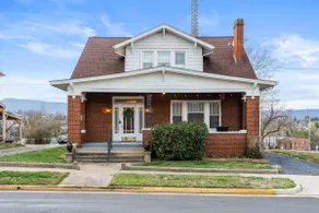 Spacious Home Downtown - Walk to Parks & Shops - Image 2