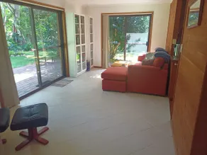 Pet-friendly, 3 bedroom house, large fenced yard - Image 4