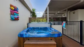 Aura 2 bedroom apartment with rooftop hot tub - Image 3