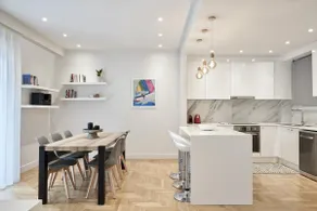 Appartement spacieux de 2 chambres, idéalement situé à proximité du Divani - Image 3