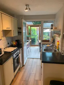 Fabulous house, garden, 4 bedroom, near city centre - Image 3
