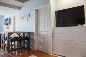 Cozy Little Shanty in the Heart of Mt. Pleasant - Image 4