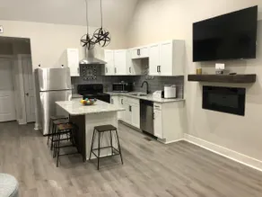 4 Sweet Ensuites - Updated Home (4 BR w/ pvt bath) - Image 4