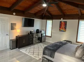 Modern Studio 5mins from Beach and Downtown Delray - Image 2