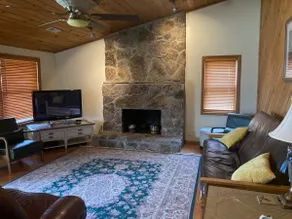 Woodsy 2 bdrm Log Home 3 - Image 3