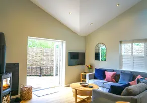 Beautiful 2 bedroom single storey dwelling - Image 5