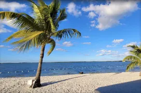 3 MIN VOM PRIVATSTRAND & BOOTSRAMPE - Image 2