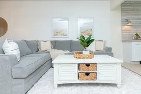 Newly Renovated 3 Bedroom Condo 10 Min to Beach - Image 2