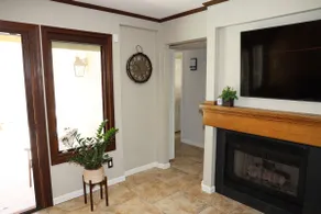 Luxury updated 3-bedroom home with pool - Image 2