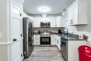 Beautiful recently updated 3bed and 2bath ranch - Image 4