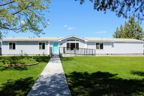 Marina view, 3-bedroom house with patio - Image 3